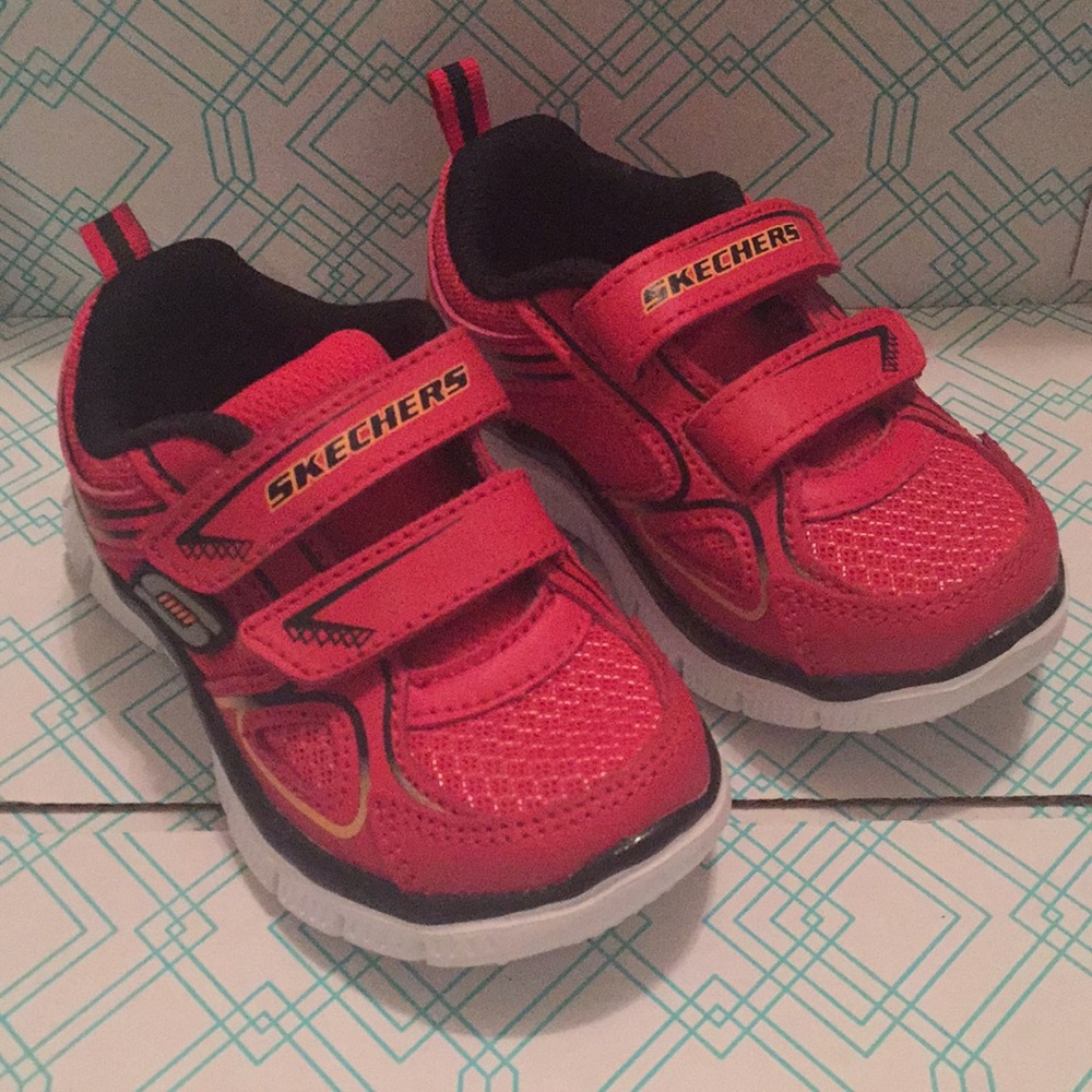 NWOT Skechers Size 6 Toddler Sneakers